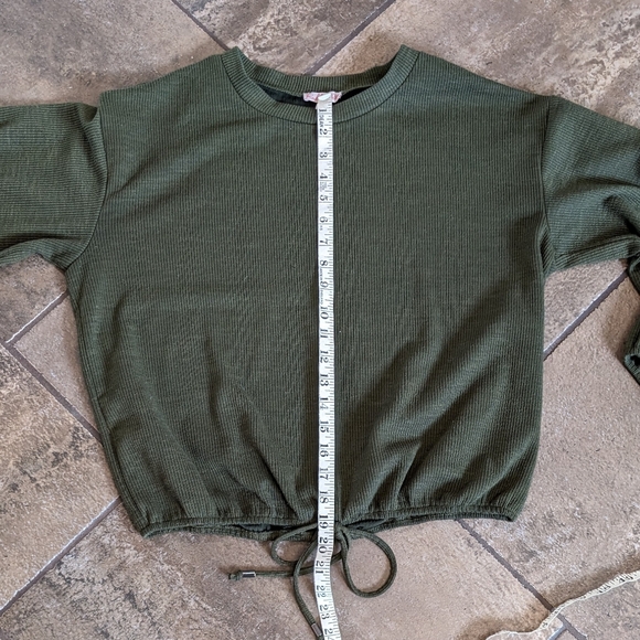 Rabbit Rose Ribbed Long Sleeve Crop Top Size M Army Green - Picture 8 of 9